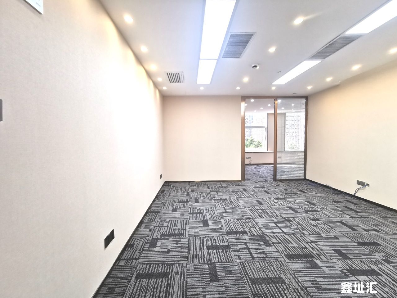 兴业银行大厦写字楼出租，福田地铁口物业，小面积