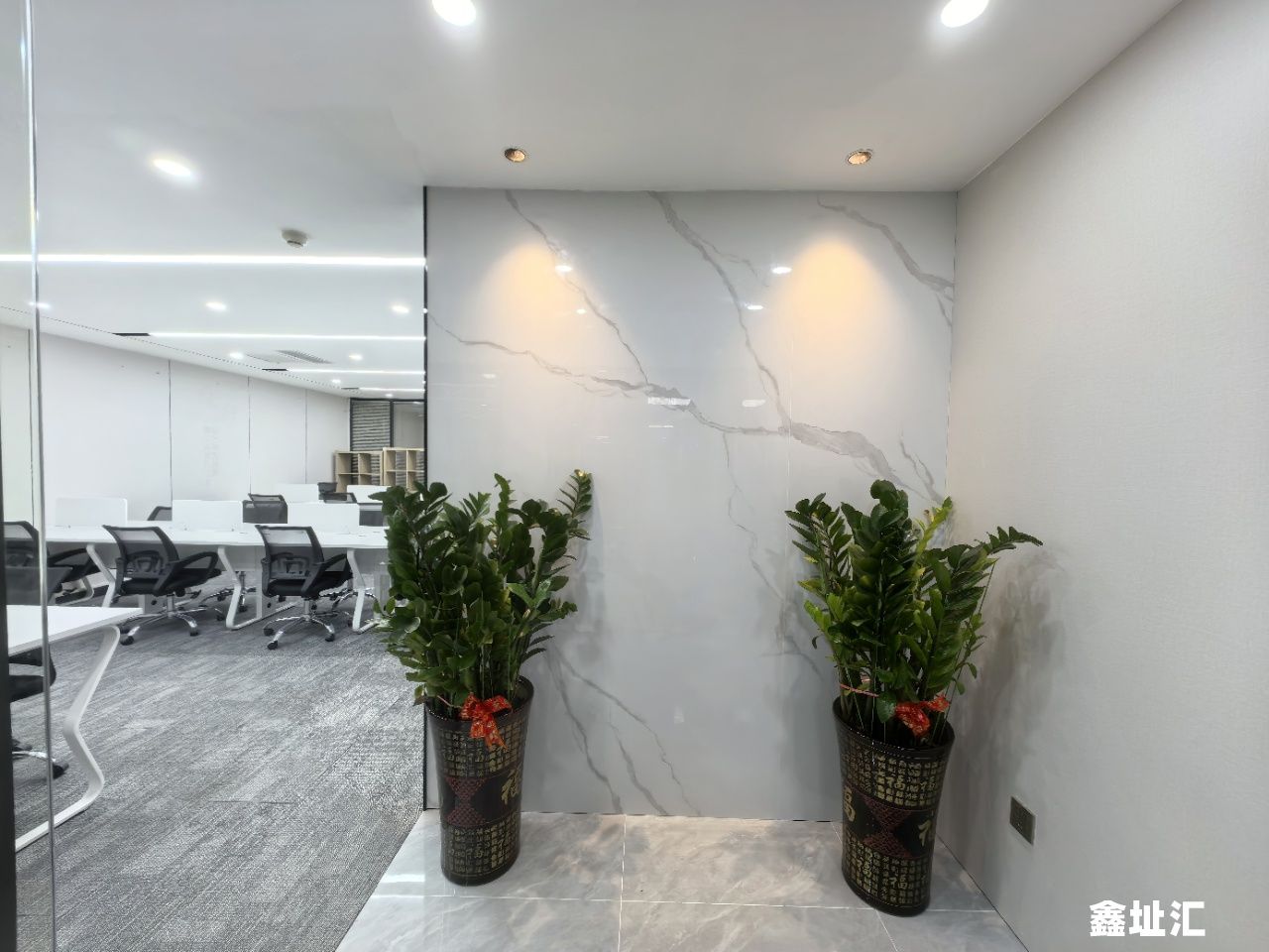 福田卓越大厦写字楼出租｜288㎡正南向双地铁口爆款房源
