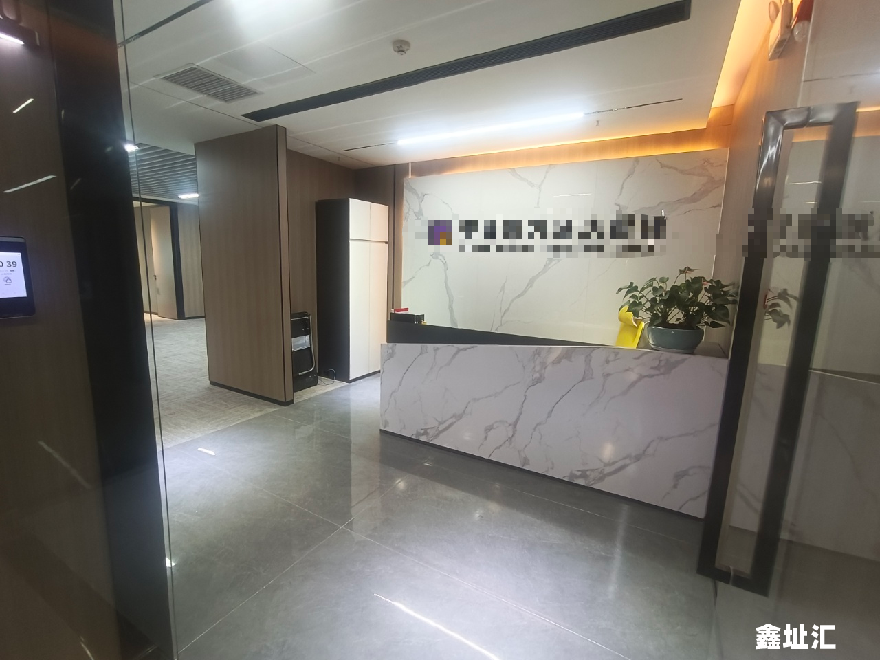 笋岗宝能中心｜498㎡端头位东南向 6+1+1 智能精装 双地铁口地标办公