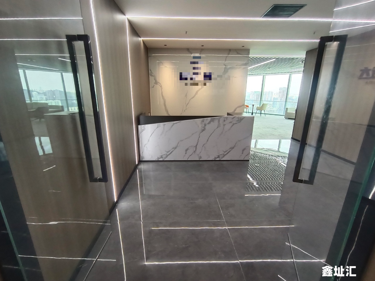 笋岗宝能中心｜355㎡端头位智能精装 2+1 格局 双地铁口全景办公