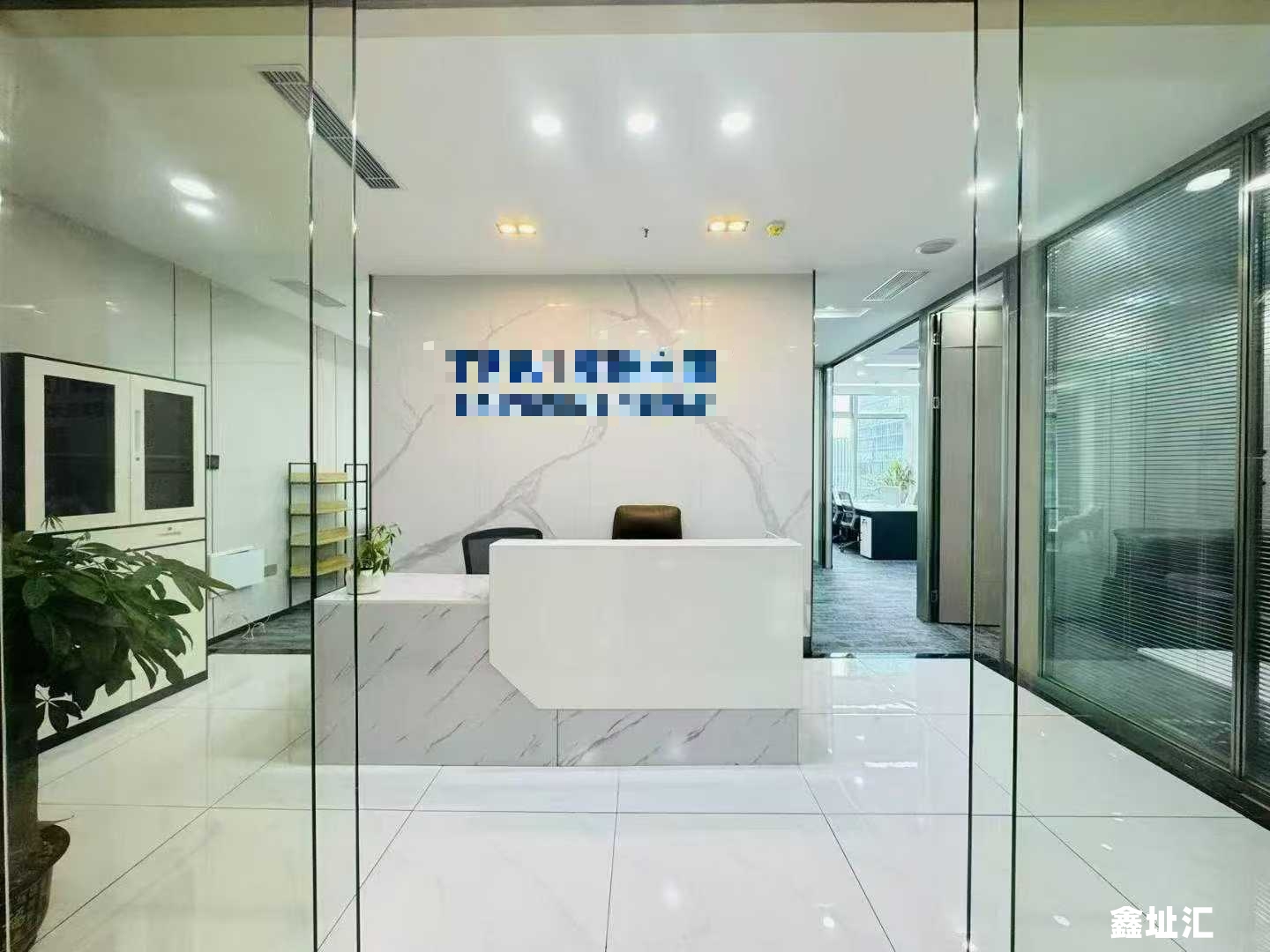 福田中心区卓越世纪中心4号楼 123.98㎡电梯口朝南房源 带5年租约售价40000元/㎡各付