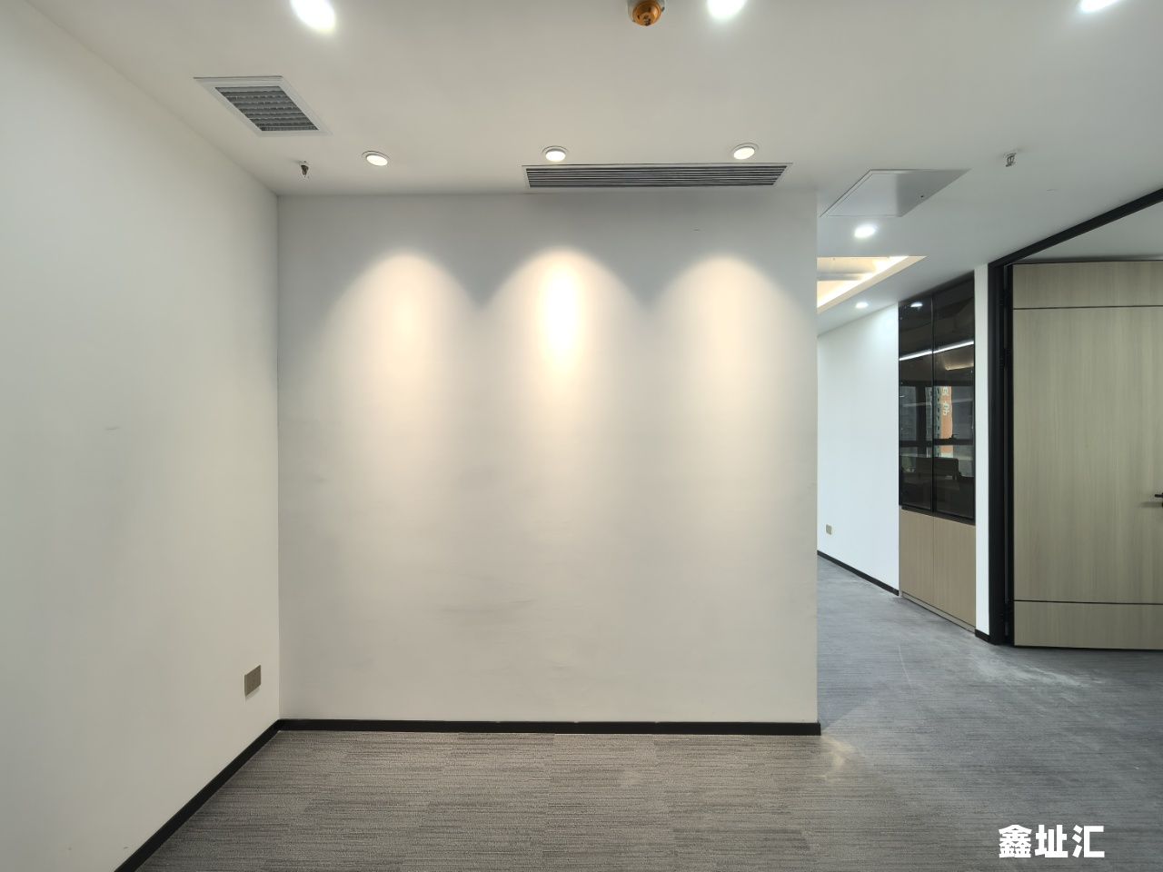 莲花广场A座办公室出租，中山公园地铁口办公室出租