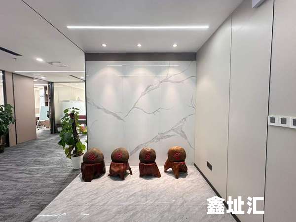 皇庭中心办公室出租，朝西向4+1隔间，会展中心双地铁口物业