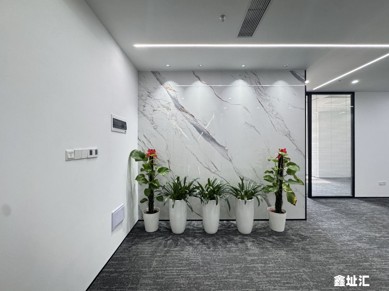 皇庭中心办公室出租，皇庭中心写字楼出租，会展中心双地铁口物业